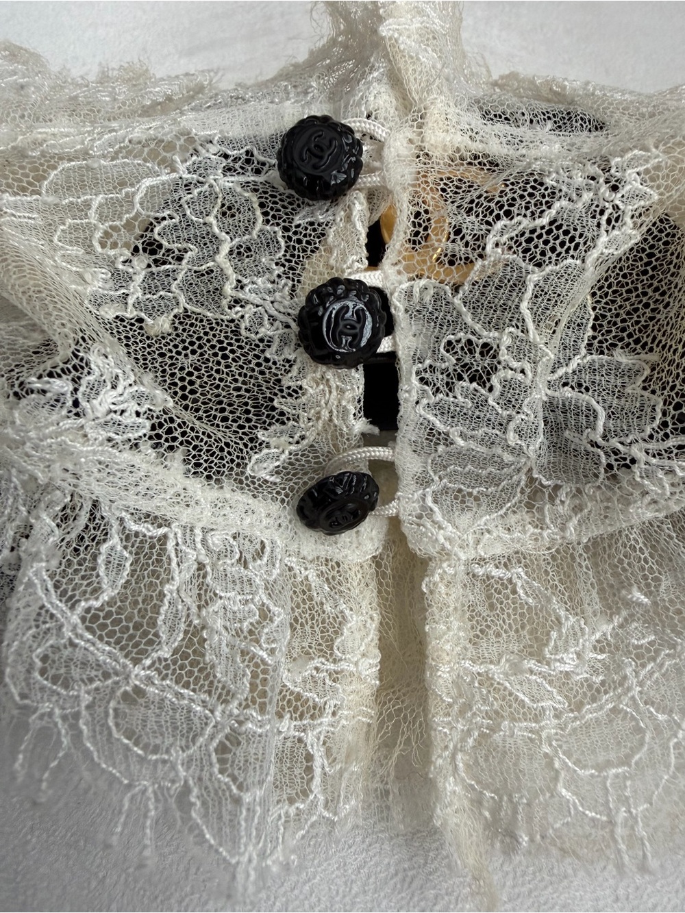 CHANEL Ivory Lace Detachable Collar with Camellia Black Buttons - Picture 5 of 8